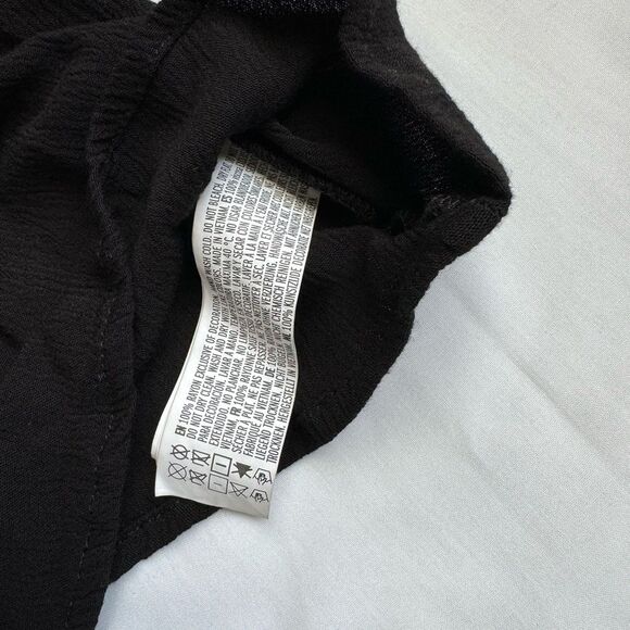 Forever 21 Black Off-the-Shoulder Button-Front Crop Top – Size M - Picture 3 of 3